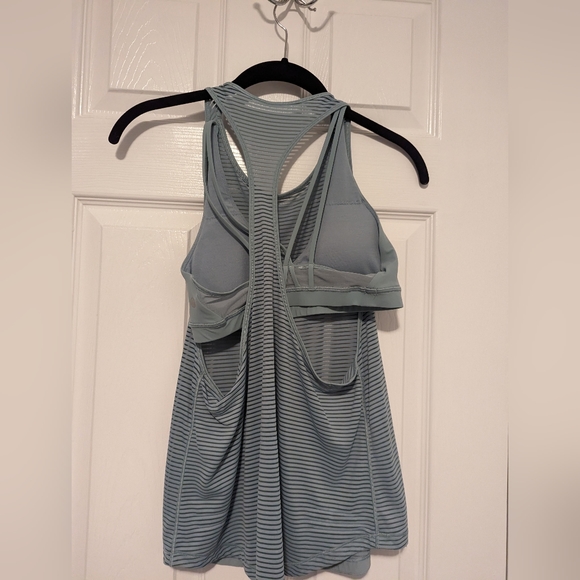 Lululemon tank top with built in bra - Picture 4 of 4